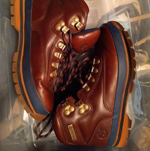 Women's 7.5 Timberlands